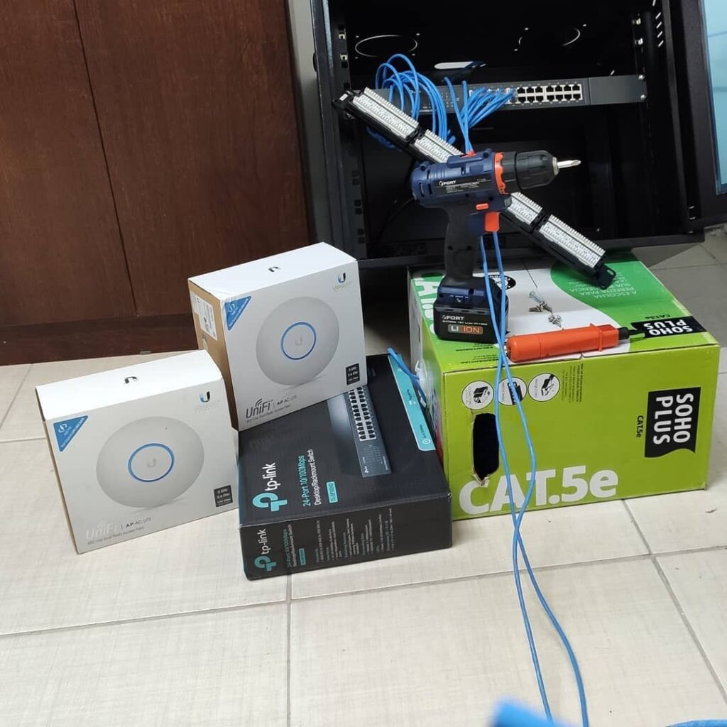 Equipamentos e materiais para infraestrutura de rede