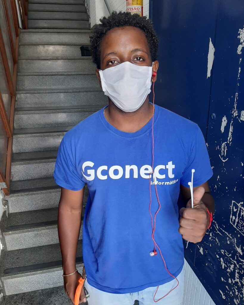 Profissional com uniforme da Gconect