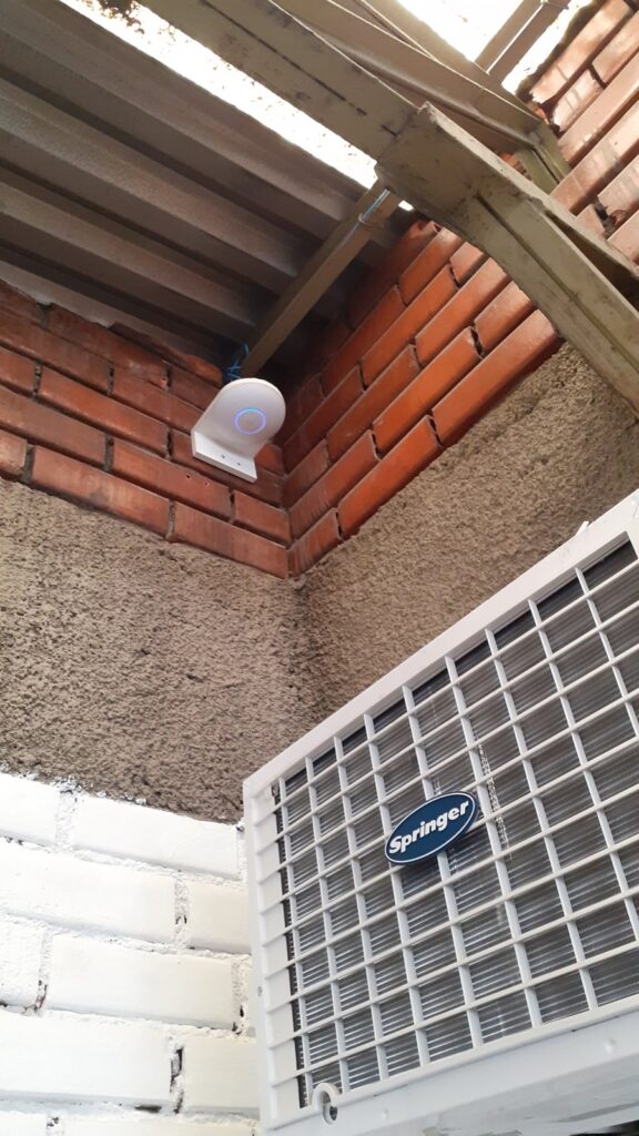 Ponto de acesso Wi-Fi instalado no ambiente